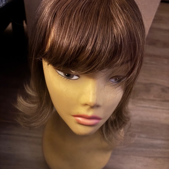 (4) Yes Four 12” Shoulder Length Dark Rooted  Synthetic Wigs - Picture 2 of 9